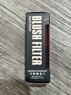 HUDA BEAUTY Blush Filter Liquid Blush - Deep Plum